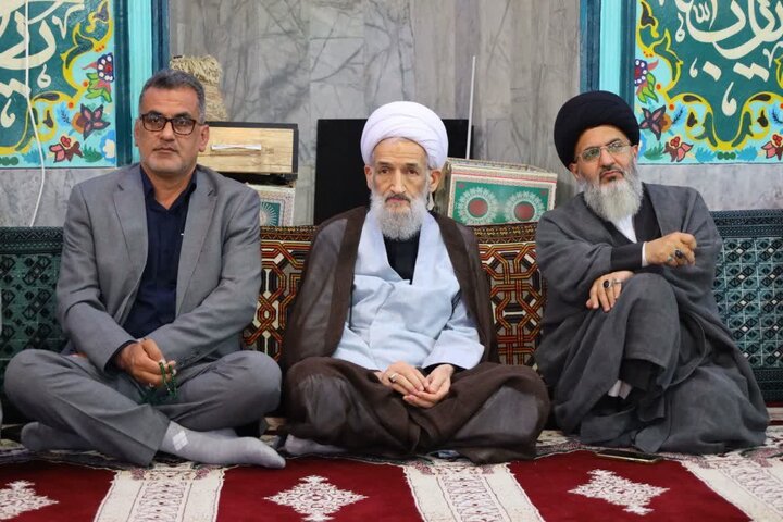تصاویر/  بزرگداشت رهبر شهید انقلاب در روستای آزادبن پهناب جویبار با حضور نماینده ولی فقیه در استان
