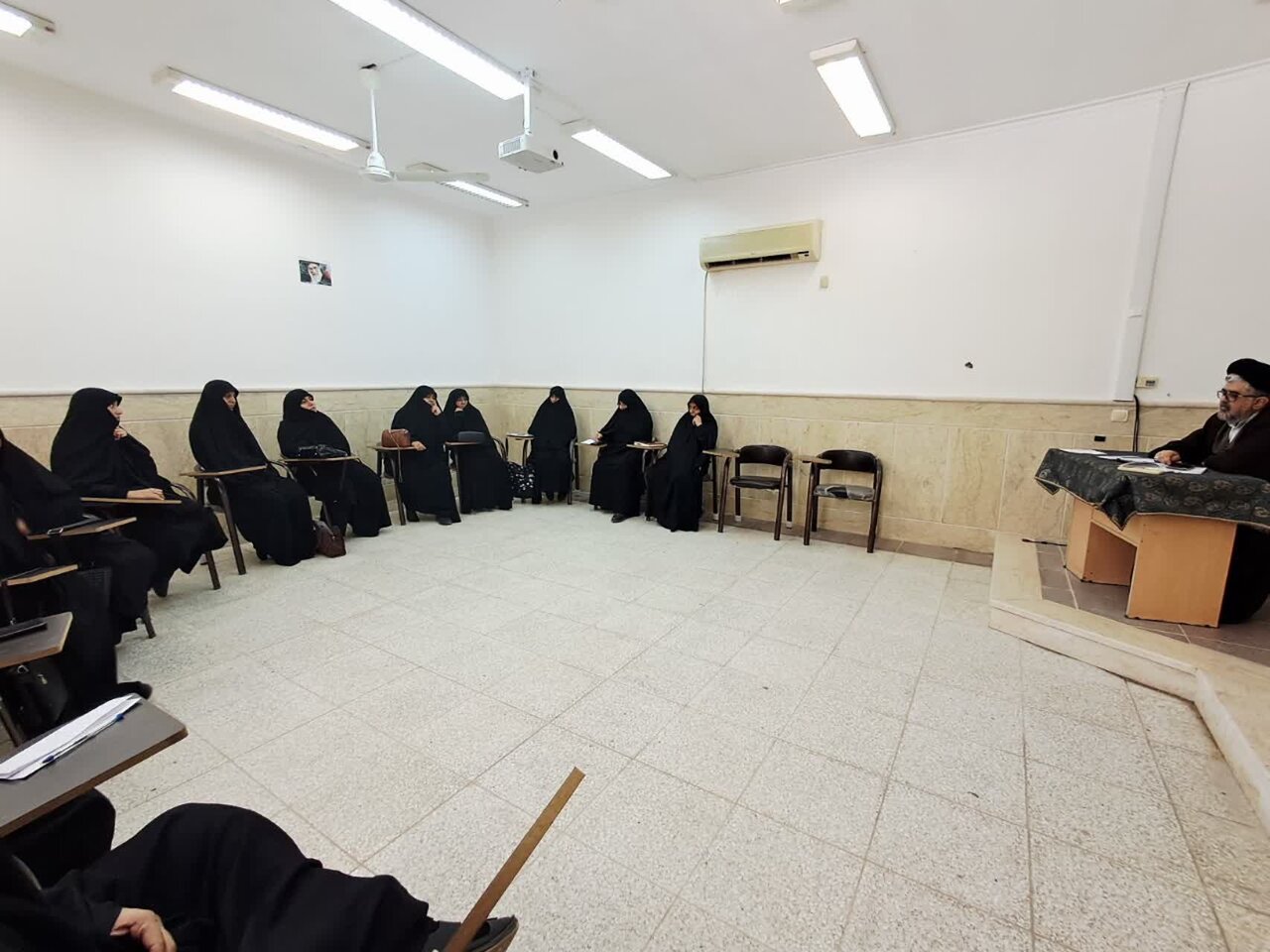 بررسی نقش روشهای اقناعی ترویج امر به معروف در اردکان بررسی نقش روشهای اقناعی ترویج امر به معروف در اردکان