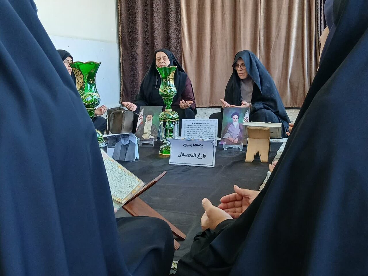 برگزاری مراسم یادبود رهبر شهید در ساوه برگزاری مراسم یادبود رهبر شهید در ساوه