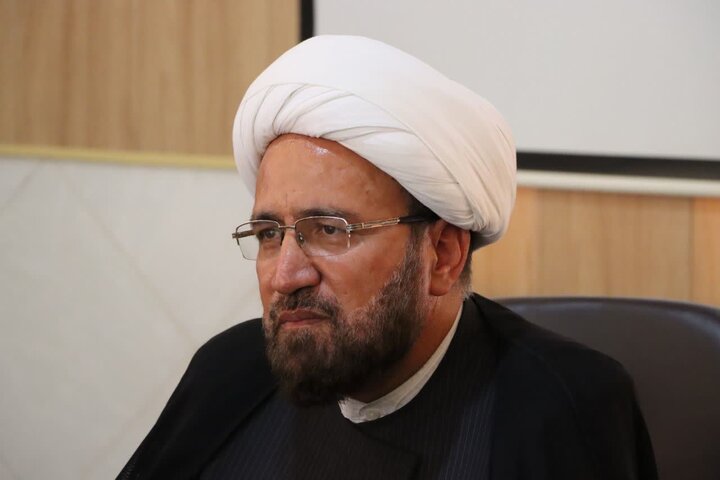 تصاویر/ تجلیل و تکریم فرماندار و امام جمعه شهرستان اشکذر از رئیس و کارکنان اداره بهزیستی به مناسبت هفته بهزیستی
