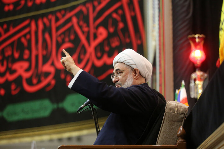 Cerimonia commemorativa del Leader della Comunità, il martire Imam Khamenei, organizzata dagli enti internazionali del seminario