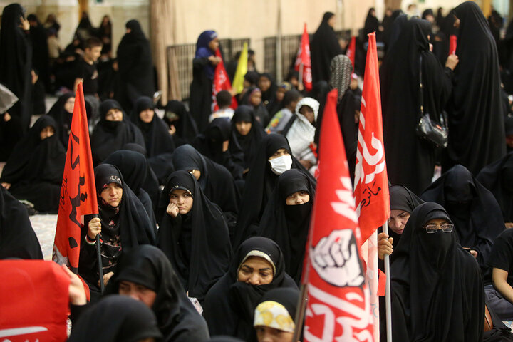 Cerimonia commemorativa del Leader della Comunità, il martire Imam Khamenei, organizzata dagli enti internazionali del seminario