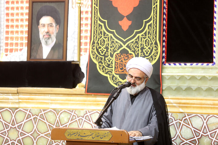 Cerimonia commemorativa del Leader della Comunità, il martire Imam Khamenei, organizzata dagli enti internazionali del seminario