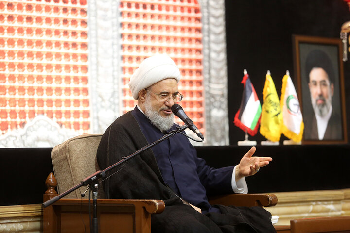 Cerimonia commemorativa del Leader della Comunità, il martire Imam Khamenei, organizzata dagli enti internazionali del seminario