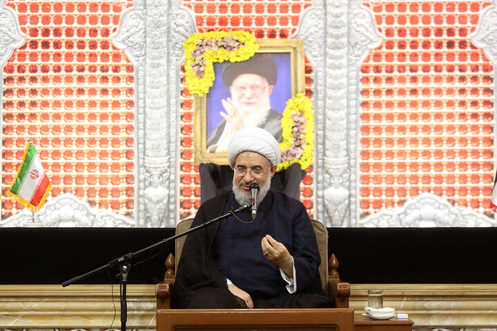 Cerimonia commemorativa del Leader della Comunità, il martire Imam Khamenei, organizzata dagli enti internazionali del seminario