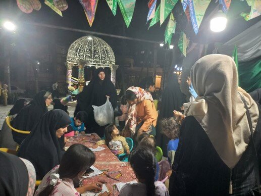 تصاویر/فعالیت تبلیغی خواهران طلبه مدارس علمیه لرستان در روزهای حماسه