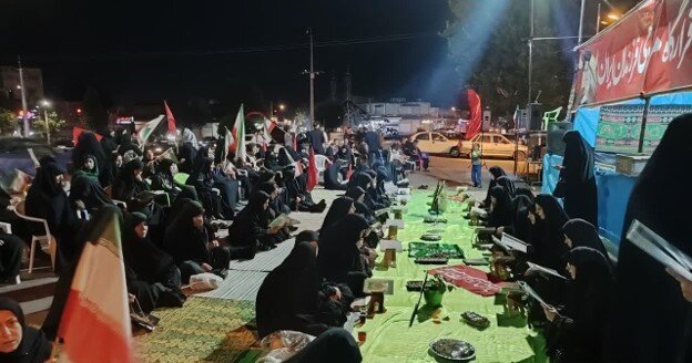 تصاویر/فعالیت تبلیغی خواهران طلبه مدارس علمیه لرستان در روزهای حماسه