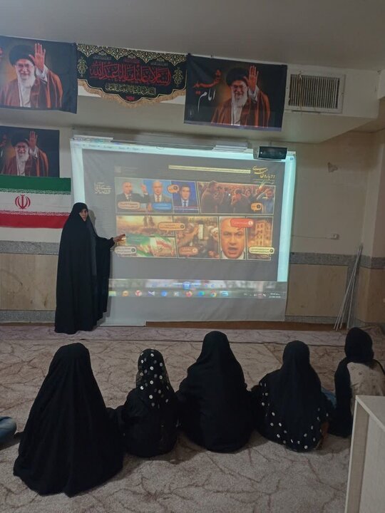 تصاویر/فعالیت تبلیغی خواهران طلبه مدارس علمیه لرستان در روزهای حماسه
