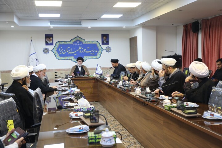 تصاویر/ نشست بصیرتی در حوزه علمیه یزد برگزار شد