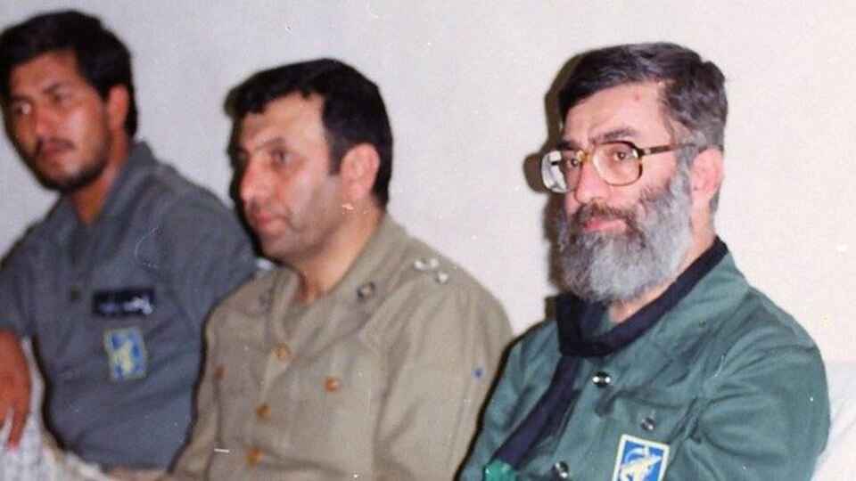 ۱۹ ساعت مستمر عیادت رهبر انقلاب از مجروحان شیمیایی! + فیلم ۱۹ ساعت مستمر عیادت رهبر انقلاب از مجروحان شیمیایی! + فیلم