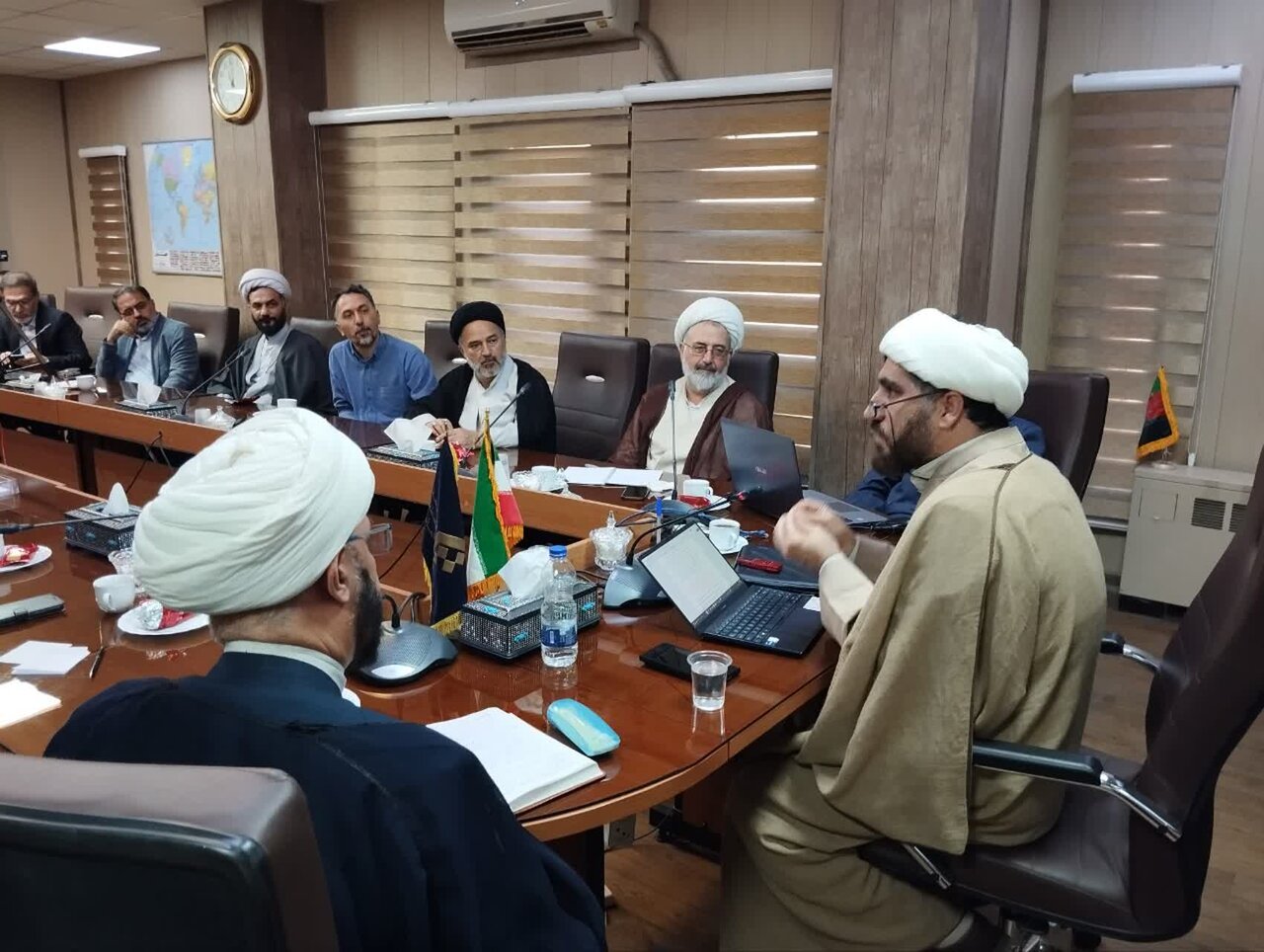 نشست علمی «تحلیل ابعاد و مؤلفه های سازنده محبوبیت و سرمایه اجتماعی شهید سیدحسن نصرالله»