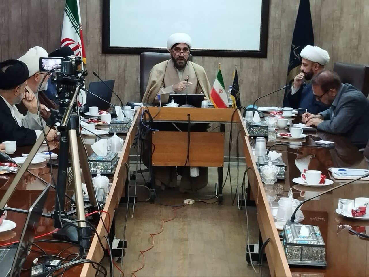 نشست علمی «تحلیل ابعاد و مؤلفه های سازنده محبوبیت و سرمایه اجتماعی شهید سیدحسن نصرالله»
