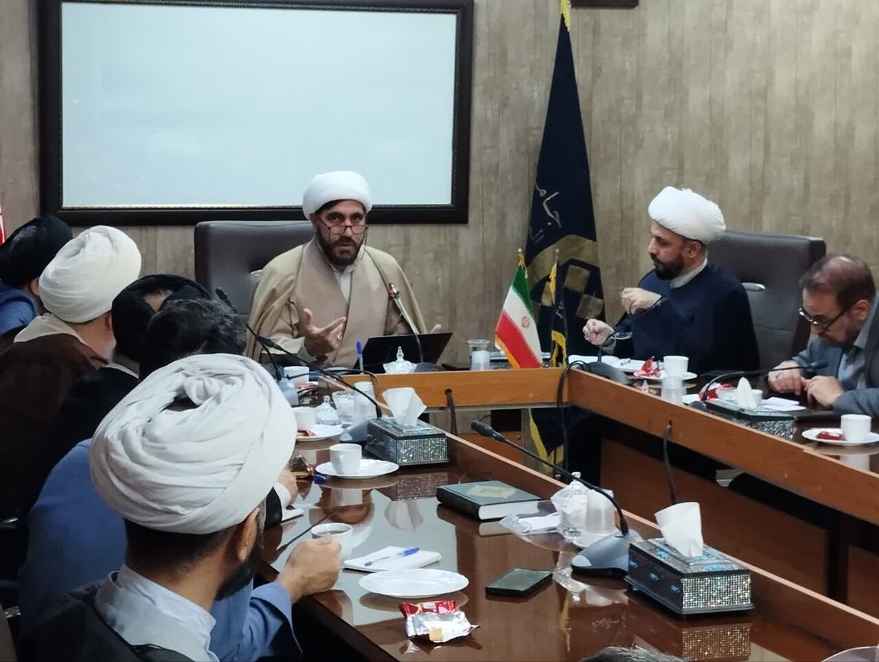 نشست علمی «تحلیل ابعاد و مؤلفه های سازنده محبوبیت و سرمایه اجتماعی شهید سیدحسن نصرالله»