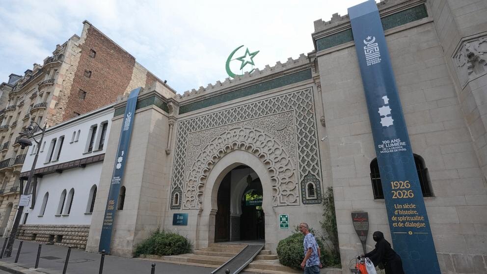 مراسم صدسالگی تأسیس مسجد بزرگ پاریس برگزار شد مراسم صدسالگی تأسیس مسجد بزرگ پاریس برگزار شد