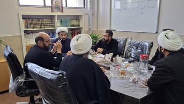 اعزام ۷ کاروان اتوبوسی طلاب اصفهان به مرز مهران برای شرکت در راهپیمایی اربعین