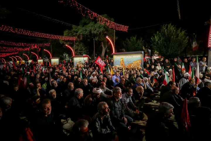 تصاویر / حضور میدانی مدیر،اساتید وطلاب مدرسه علمیه شیخ الاسلام قزوین دربیعت با رهبر شهید انقلاب اسلامی ایران