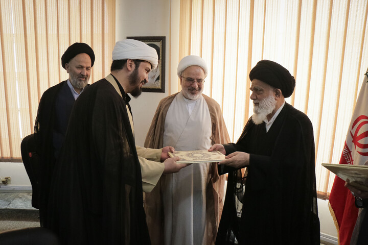 تصاویر/ مراسم تکریم و معارفه مسئول سابق و جدید مرکز امور نخبگان و استعداد های برتر حوزه های علمیه برادران و خواهران