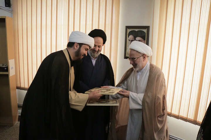 تصاویر/ مراسم تکریم و معارفه مسئول سابق و جدید مرکز امور نخبگان و استعداد های برتر حوزه های علمیه برادران و خواهران