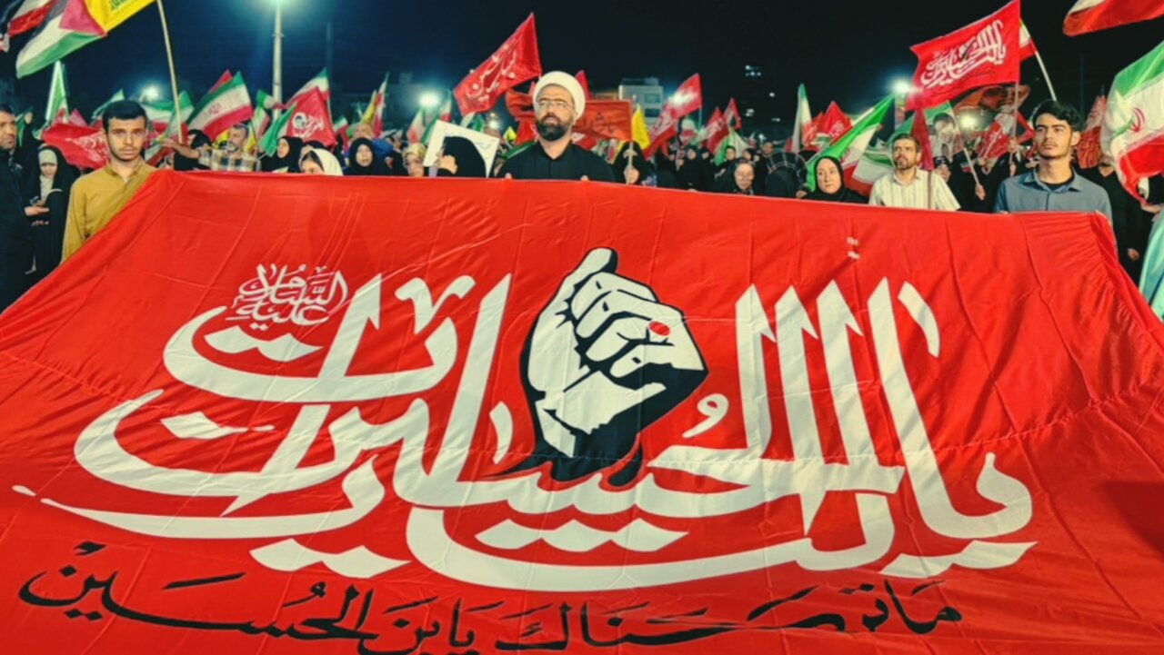 تصاویر / حضور میدانی مدیر، اساتید و طلاب مدرسه علمیه شیخ الاسلام قزوین دربیعت با رهبر شهید انقلاب اسلامی ایران