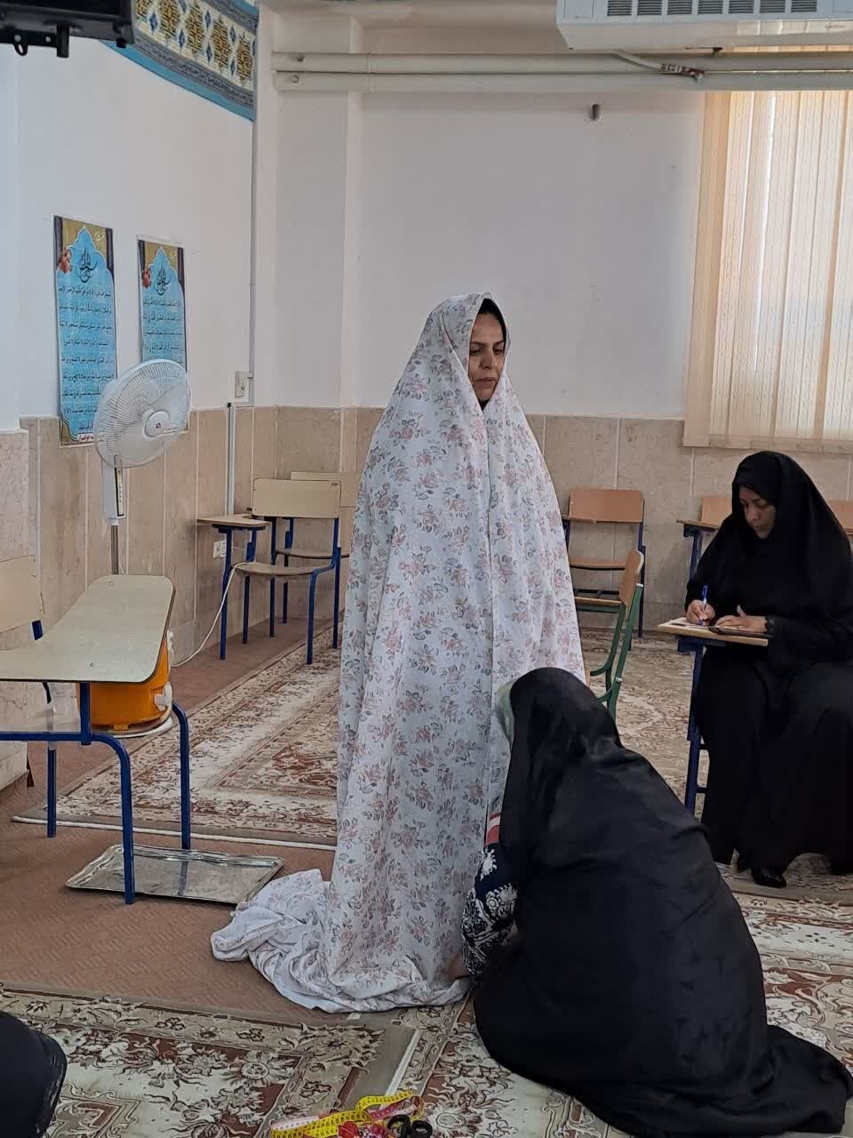 برگزاری کارگاه آموزشی رایگان دوخت چادر و مقنعه در مدرسه علمیه خواهران نائین