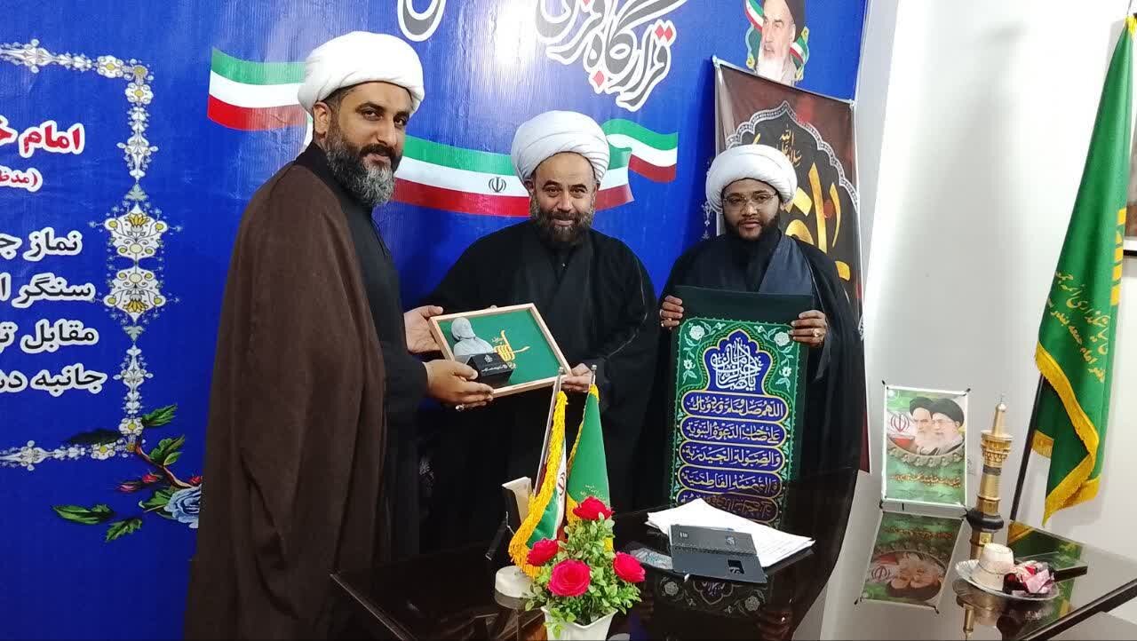 سیراف از جایگاهی ویژه در تاریخ و فرهنگ ایران اسلامی برخوردار است سیراف از جایگاهی ویژه در تاریخ و فرهنگ ایران اسلامی برخوردار است