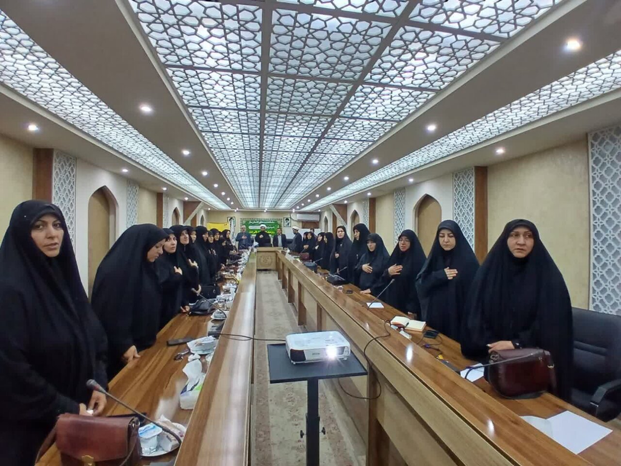 نشست تخصصی «نقش بانوان در احیای شعار باید برخاست» در اردبیل