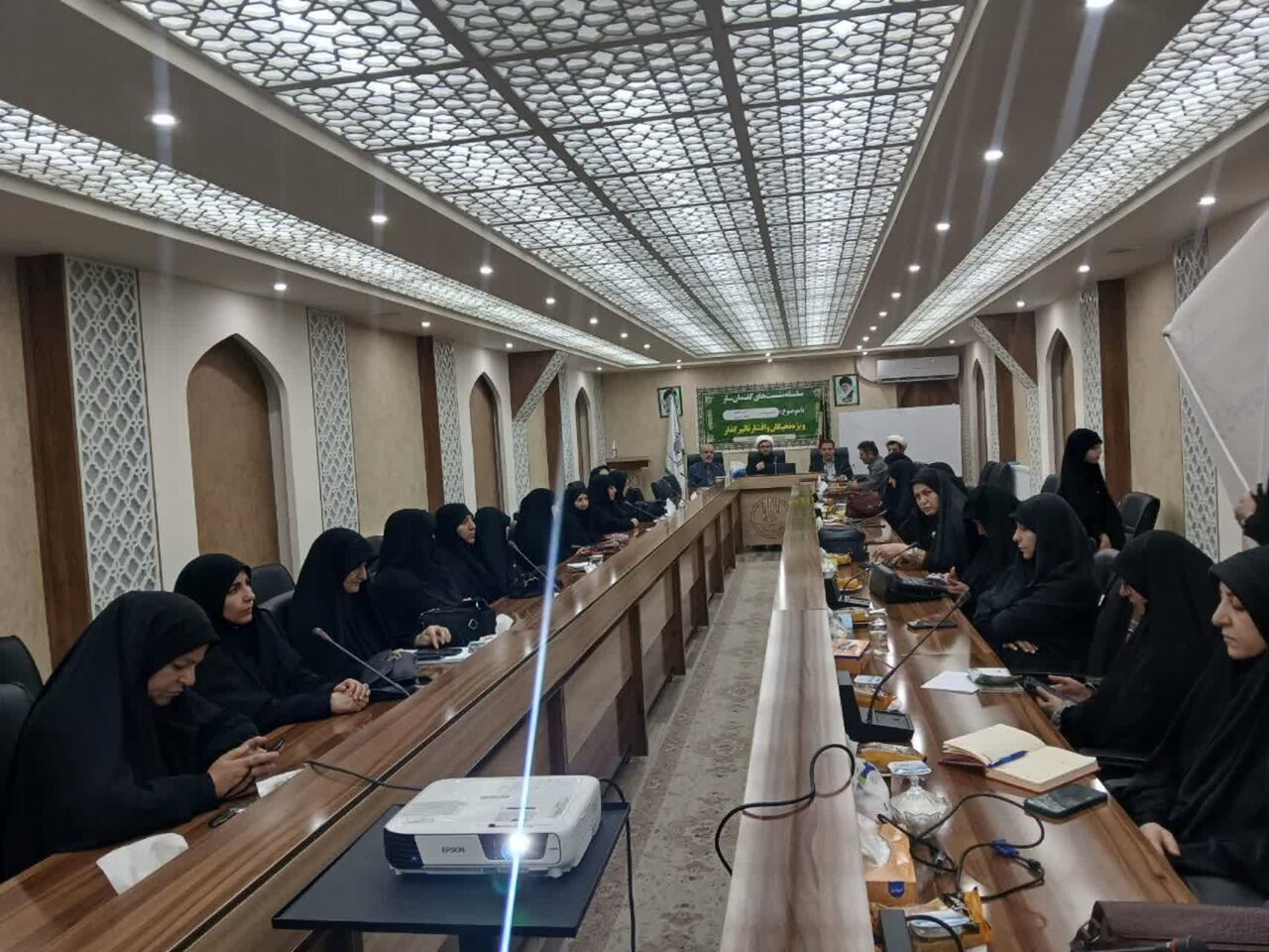 نشست تخصصی «نقش بانوان در احیای شعار باید برخاست» در اردبیل