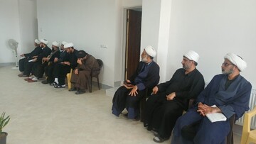 بررسی مسائل فرهنگی و دینی زرندیه در نشست امام جمعه با روحانیون شهرستان+عکس
