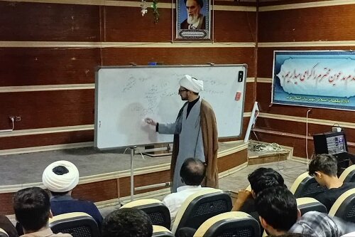 کارگاه آموزشی، دانش‌آموزان را با مسیر طلبگی آشنا می کند