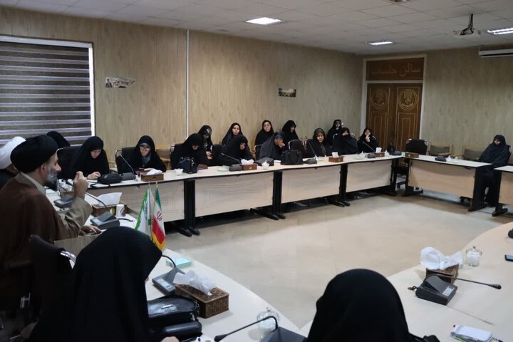 تصاویر /  برگزاری نشست تحمیلی بانوان کنش‌گر مسجدی بانور آذربایجان شرقی