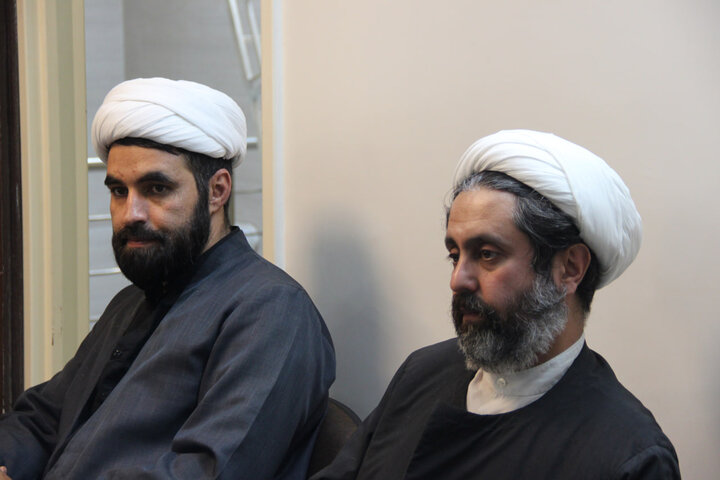 تصاویر / نشست علمی ،تخصصی با موضوع الهیات جنگ ومقاومت در پژوهش سرای حوزه علمیه قزوین