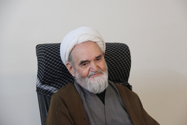 تصاویر / نشست علمی ،تخصصی با موضوع الهیات جنگ ومقاومت در پژوهش سرای حوزه علمیه قزوین