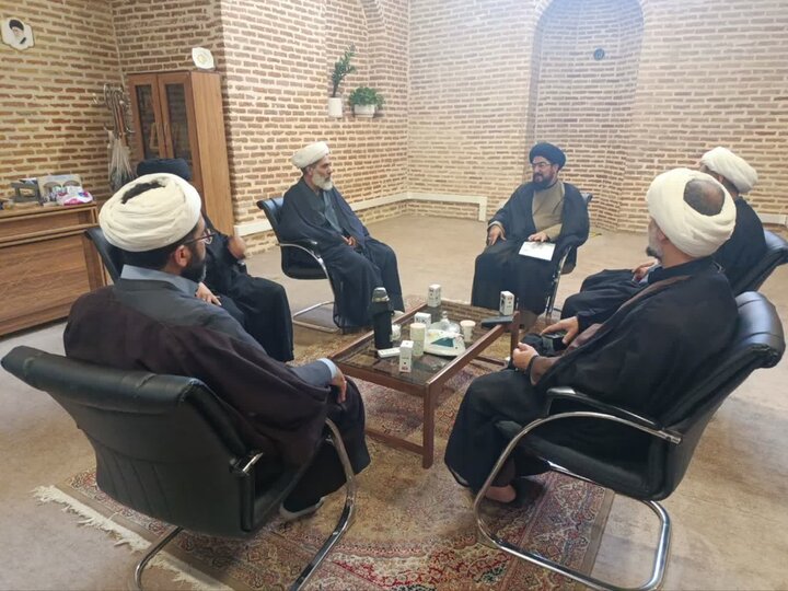 تصاویر / نشست مدیر مرکز رسیدگی به امور مساجد استان قزوین با دبیران امور مساجد شهرستان های استان
