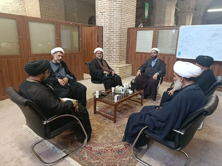 تصاویر / نشست مدیر مرکز رسیدگی به امور مساجد استان قزوین با دبیران امور مساجد شهرستان های استان