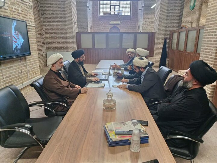 تصاویر / نشست مدیر مرکز رسیدگی به امور مساجد استان قزوین با دبیران امور مساجد شهرستان های استان