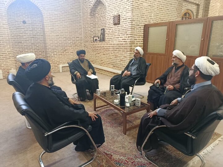 تصاویر / نشست مدیر مرکز رسیدگی به امور مساجد استان قزوین با دبیران امور مساجد شهرستان های استان