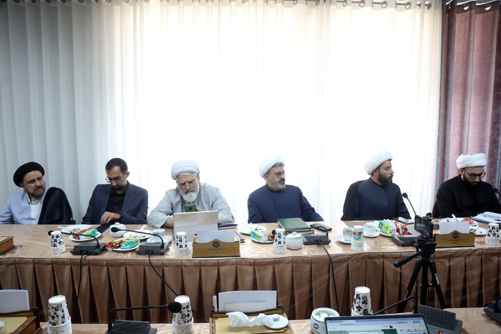 تصاویر/ رونمایی از کتاب اندیشه تفسیری صدر