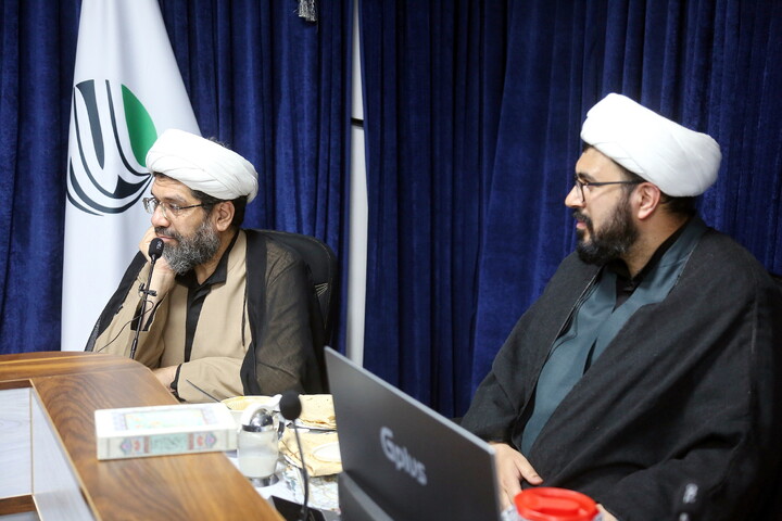 تصاویر/ نشست تبیینی شرایط اخیر کشور و بحث انتقام و خونخواهی رهبر شهیدبا حضور اعضای هیئت مدیره انجمن تاریخ معاصر و انقلاب اسلامی حوزه