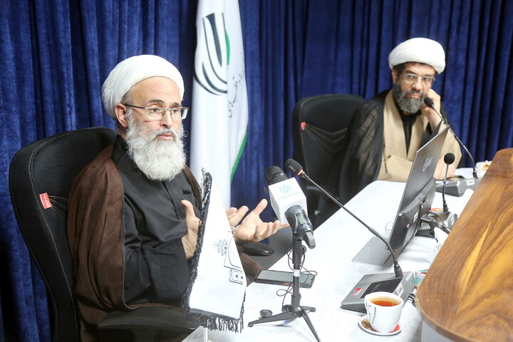 تصاویر/ نشست تبیینی شرایط اخیر کشور و بحث انتقام و خونخواهی رهبر شهیدبا حضور اعضای هیئت مدیره انجمن تاریخ معاصر و انقلاب اسلامی حوزه
