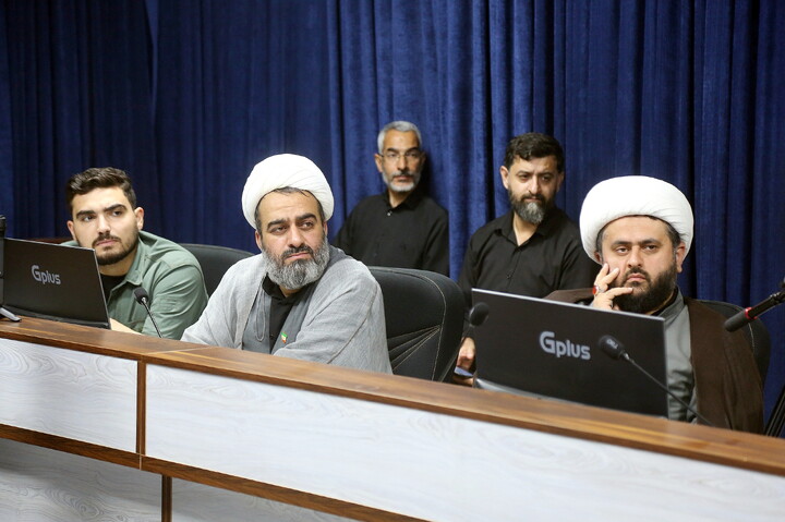تصاویر/ نشست تبیینی شرایط اخیر کشور و بحث انتقام و خونخواهی رهبر شهیدبا حضور اعضای هیئت مدیره انجمن تاریخ معاصر و انقلاب اسلامی حوزه