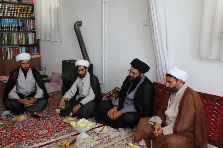 تصاویر/سرکشی مدیر حوزه علمیه کردستان از روحانیون هجرت شهرستان کامیاران