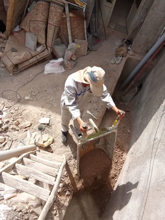 تصاویر/ مرمت خانه مددجوی کاشانی توسط گروه جهادی حجت‌الاسلام کافی
