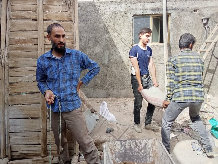 تصاویر/ مرمت خانه مددجوی کاشانی توسط گروه جهادی حجت‌الاسلام کافی
