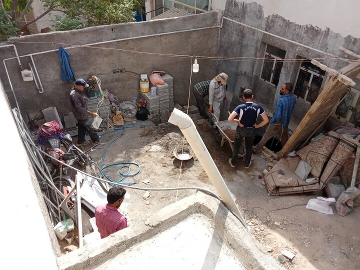 تصاویر/ مرمت خانه مددجوی کاشانی توسط گروه جهادی حجت‌الاسلام کافی