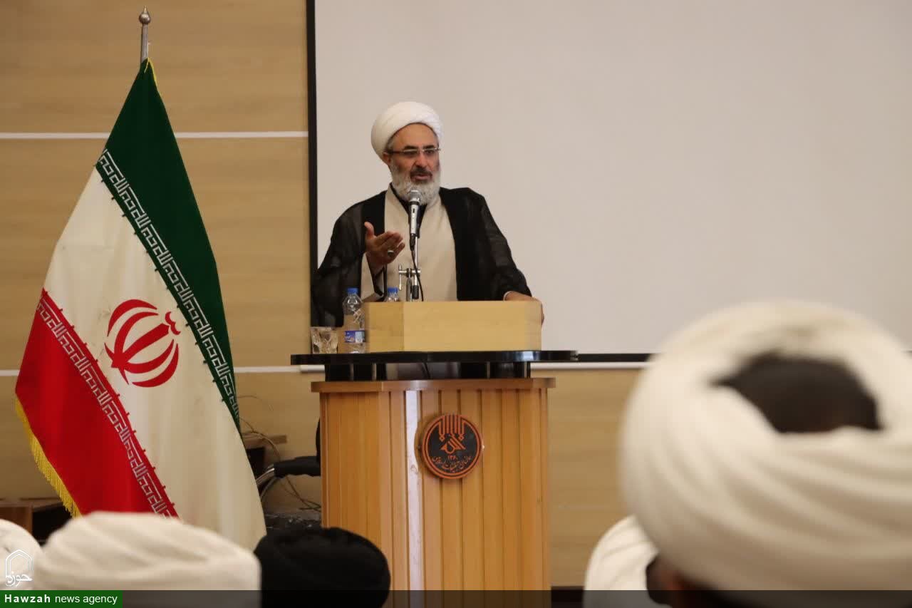 ایمان، ایستادگی و وحدت، از عوامل شکستناپذیری ایران اسلامی است ایمان، ایستادگی و وحدت، از عوامل شکستناپذیری ایران اسلامی است