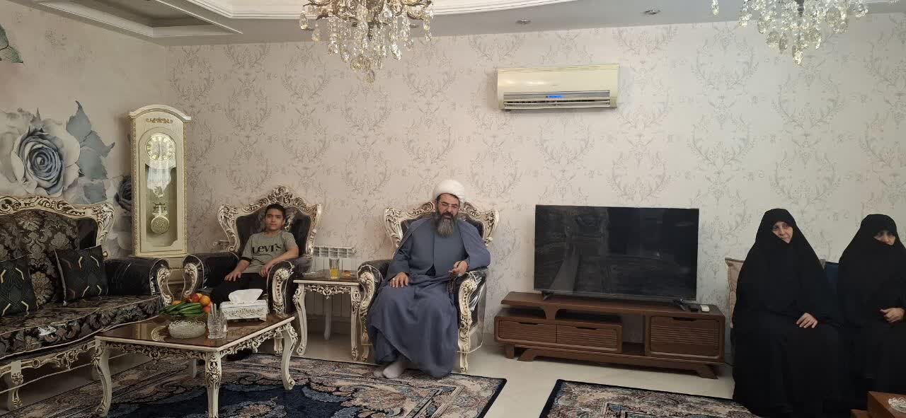 دیدار مدیر حوزه علمیه خواهران استان مرکزی با خانواده شهید مدافع حرم «سعید مجیدی» دیدار مدیر حوزه علمیه خواهران استان مرکزی با خانواده شهید مدافع حرم «سعید مجیدی»