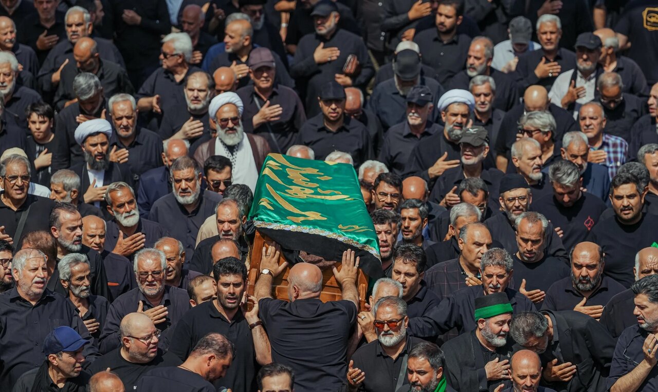 تصاویر/ تشییع پیکر حاج مهدی آصفی پیرغلام اهل‌بیت(ع)