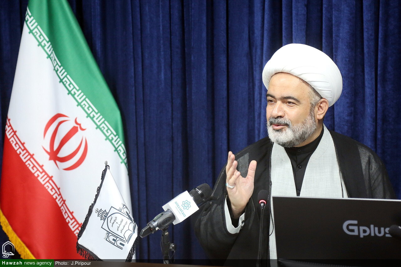 تشییع قائد شهید یک کنش هویتی برای تقویت وحدت و امتسازی بود تشییع قائد شهید یک کنش هویتی برای تقویت وحدت و امتسازی بود