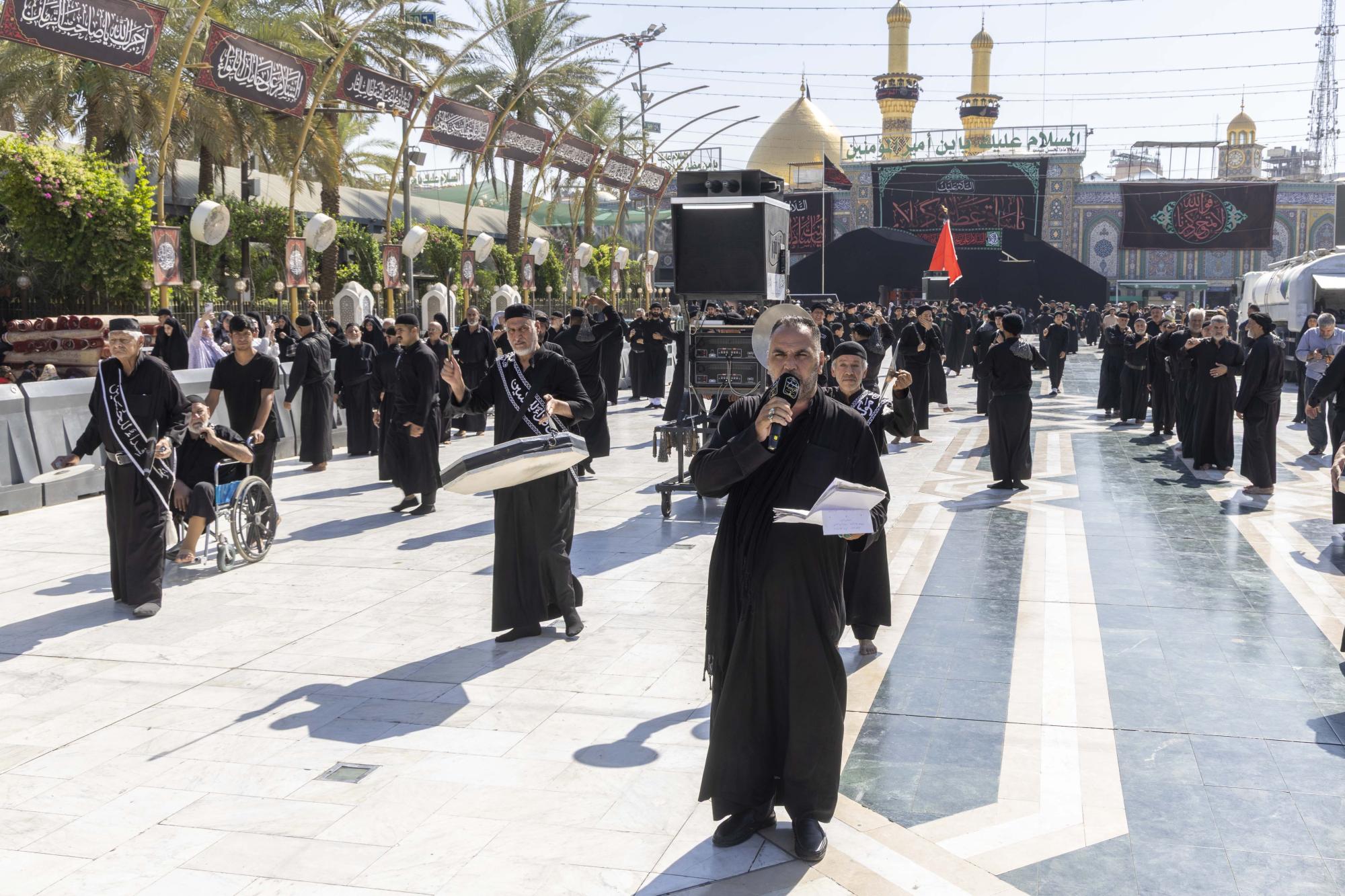 مواكب العزاء تحيي ذكرى شهادة الإمام الحسن المجتبى (عليه السلام) عند العتبتين المقدستين في كربلاء