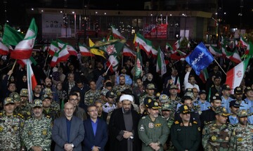اجتماع "خونخواهی" با حضور خانواده شهدای دانش‌آموز مدرسه میناب در همدان